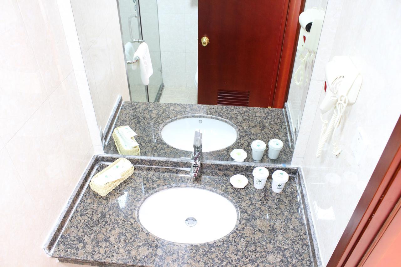 Greentree Inn Shanghai Expo Site South Yanggao Road Subway Station Express Hotel Exterior foto